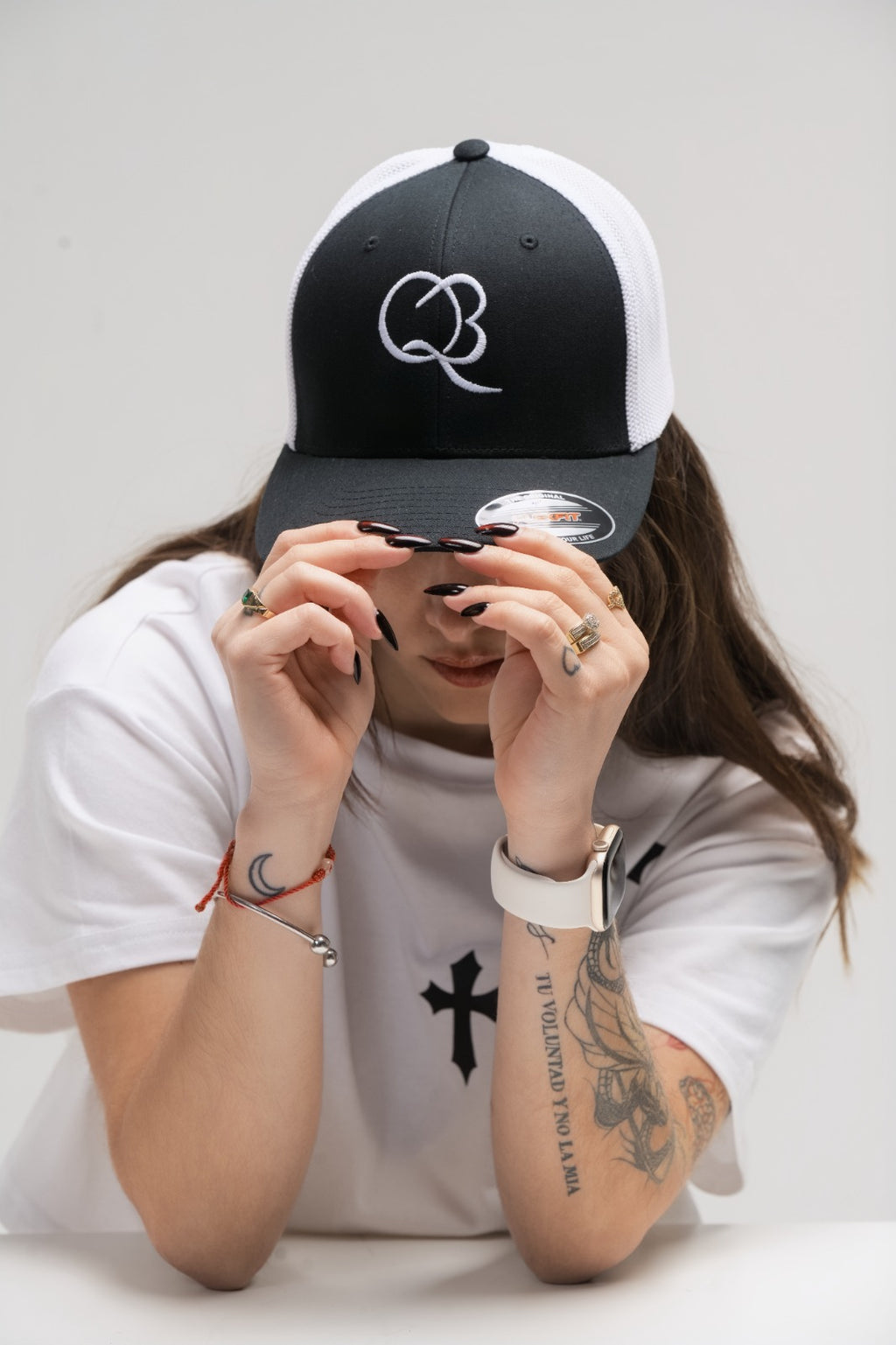 Closed-back trucker cap