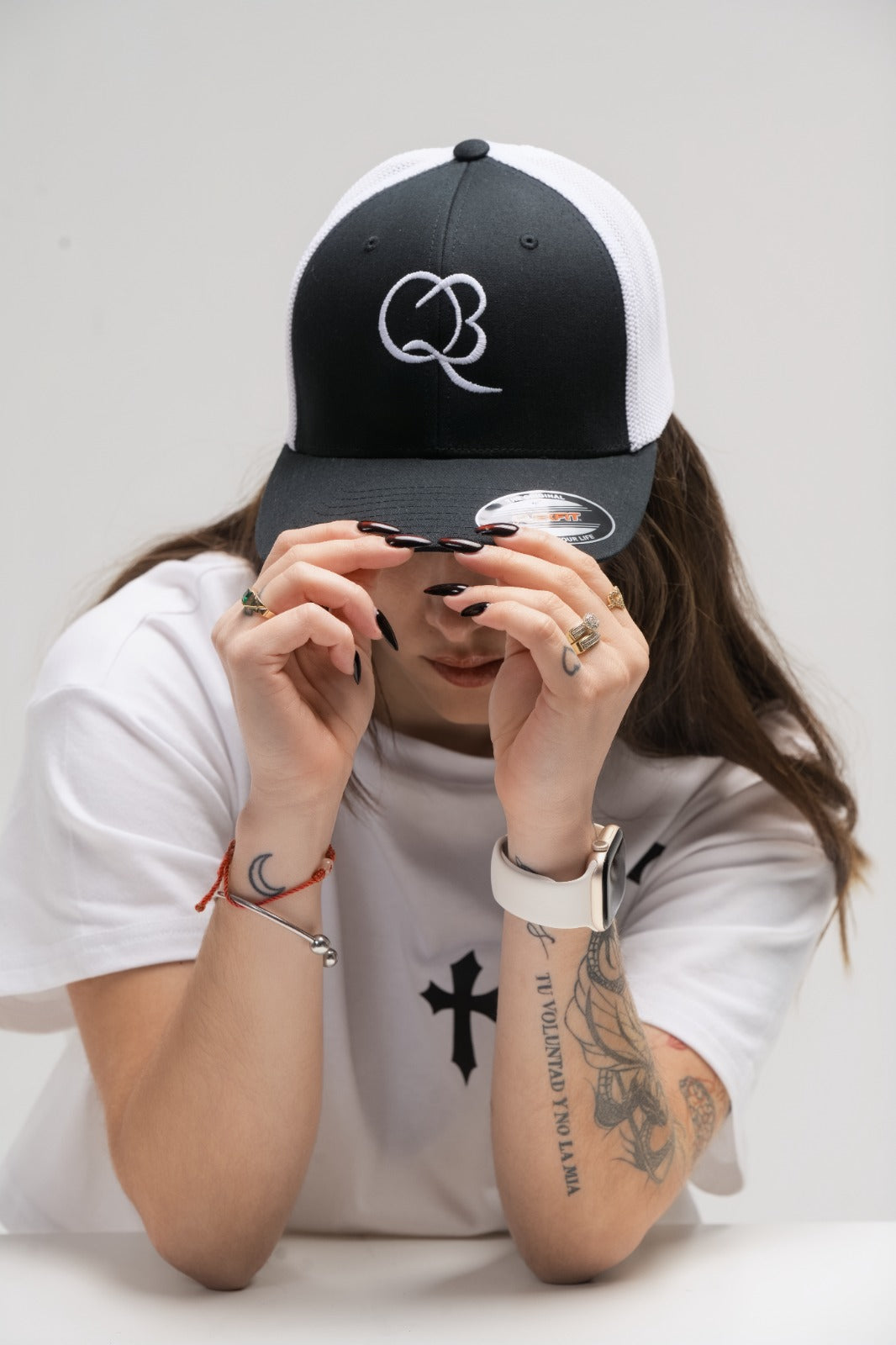 Closed-back trucker cap