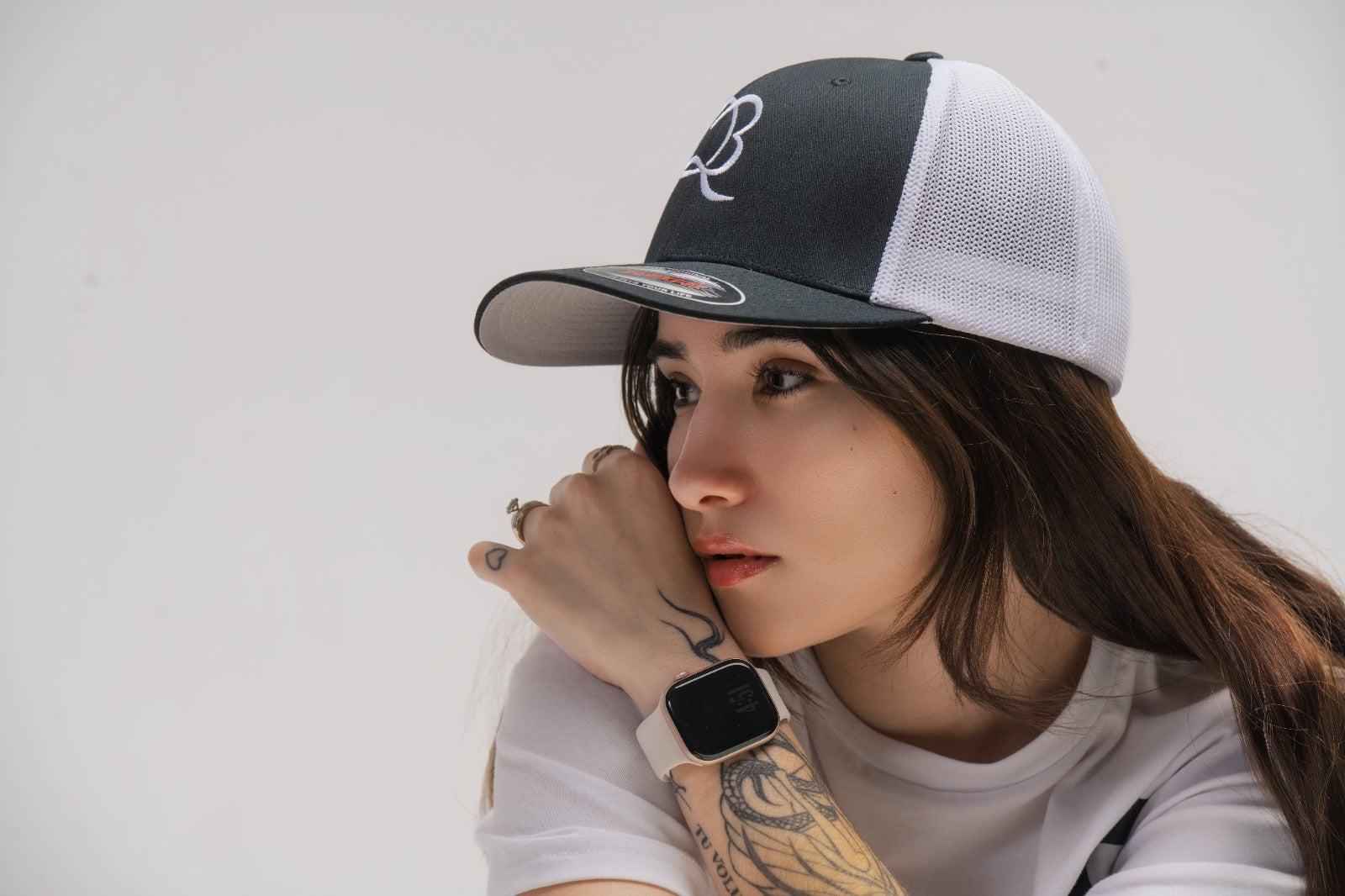 Closed-back trucker cap